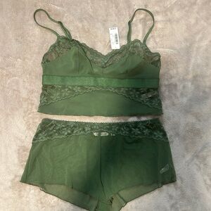 La Vie En Rose Set New With Tags